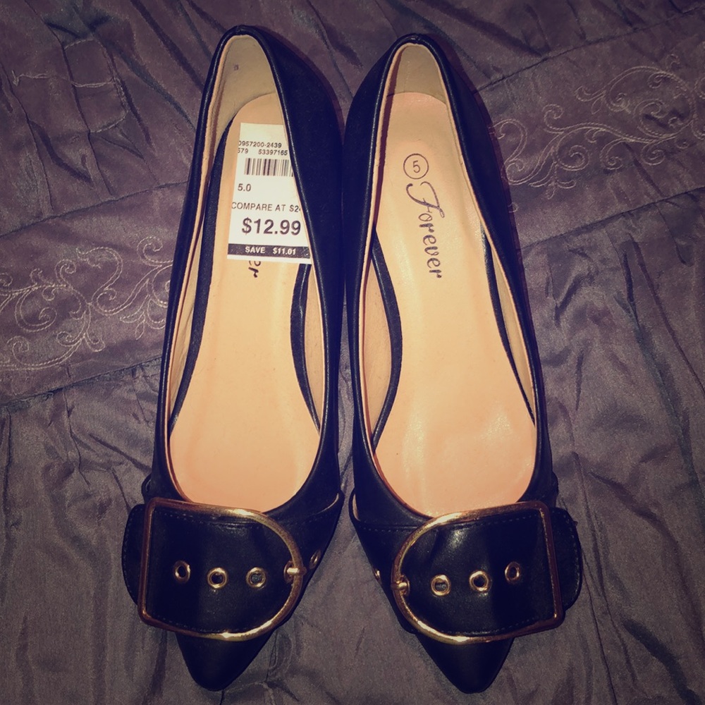 Black pointed toe shoes 🖤